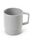 Světle šedý stohovatelný polymerový hrnek 10 Oz